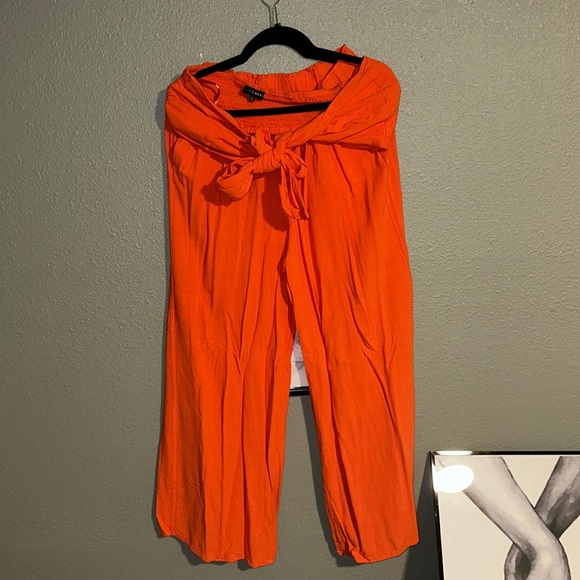 Two Piece Set - Tie Knot Top and Bottom Flowy Pants - Picture 4 of 6